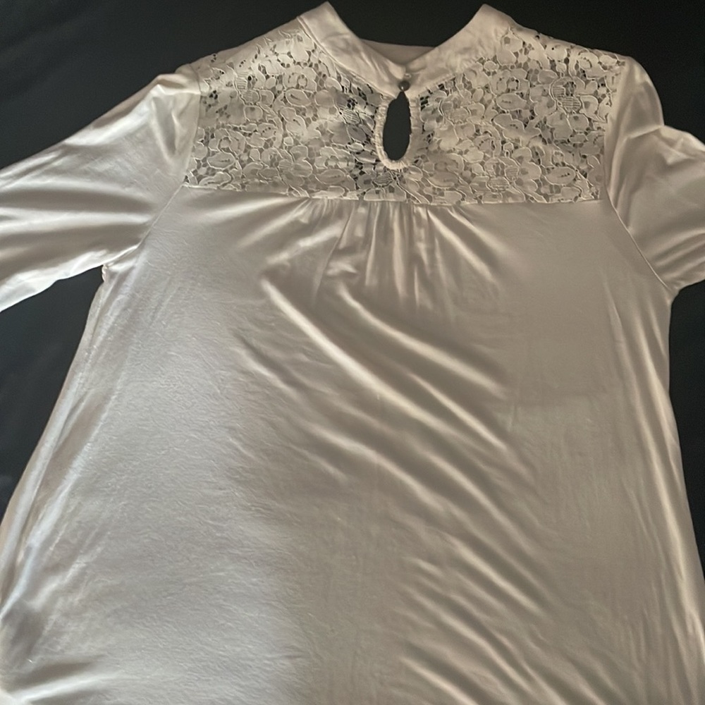 Small off white casual part lace woman's top